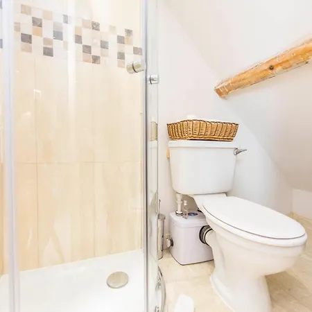 Charming Two Bedroom Maisonette Bath Exterior photo