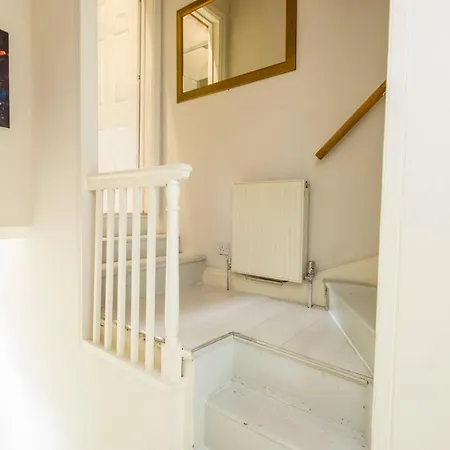 Charming Two Bedroom Maisonette Bath Exterior photo