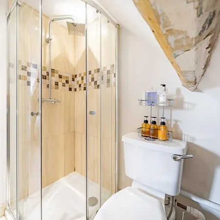Charming Two Bedroom Maisonette Bath Exterior photo