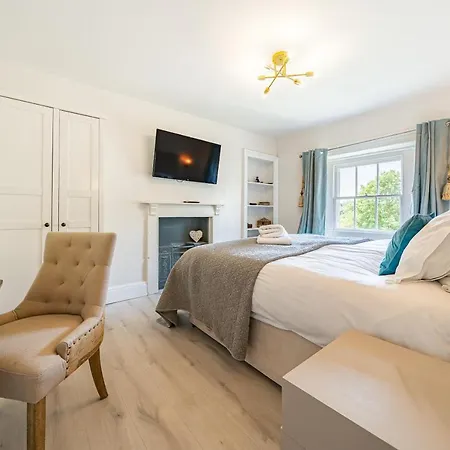 Charming Two Bedroom Maisonette Bath Exterior photo
