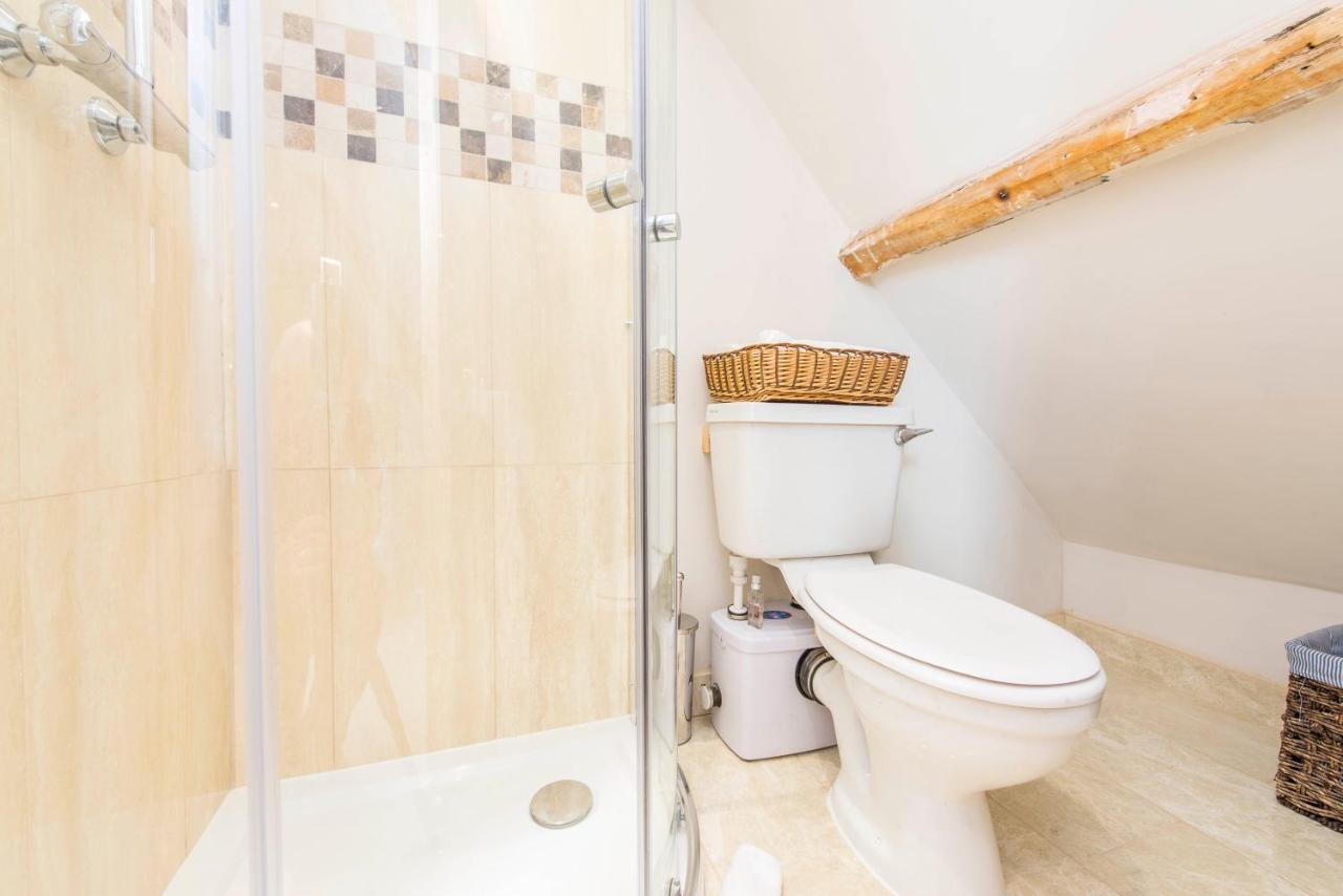 Charming Two Bedroom Maisonette *