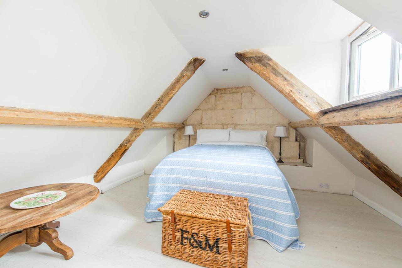 Charming Two Bedroom Maisonette Apartment Bath