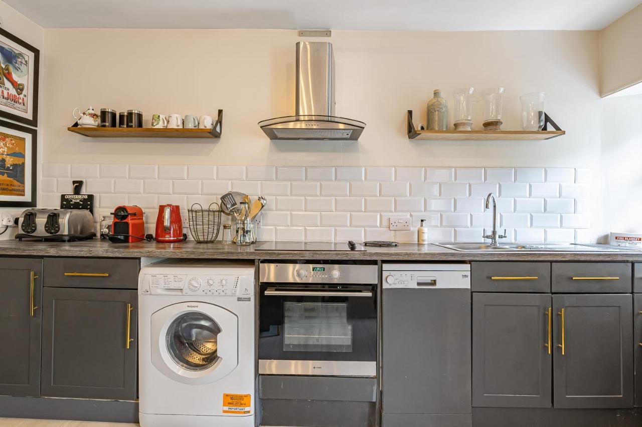 Charming Two Bedroom Maisonette *