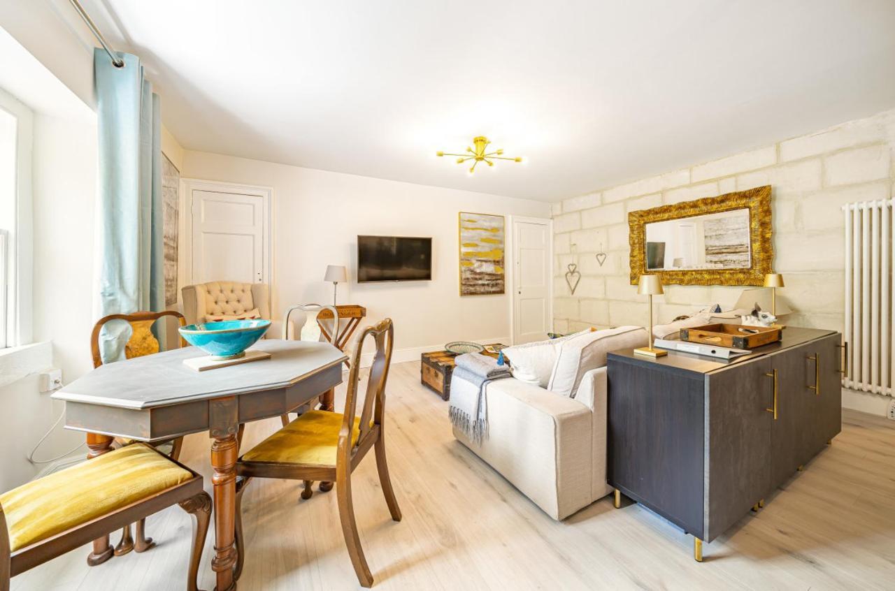 Charming Two Bedroom Maisonette Apartment Bath