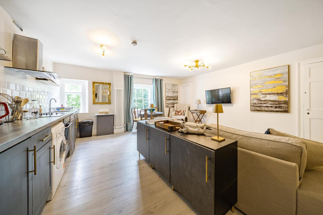 Charming Two Bedroom Maisonette *