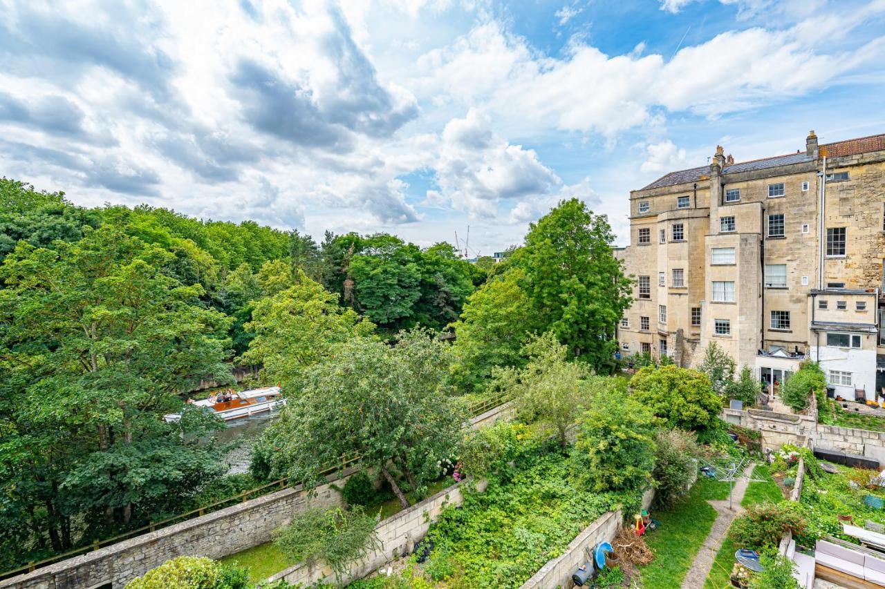 Charming Two Bedroom Maisonette Apartment *