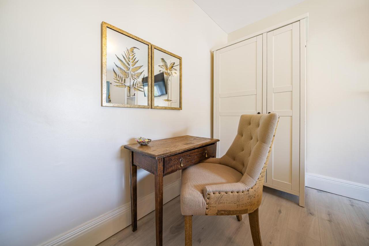 Charming Two Bedroom Maisonette Apartment *